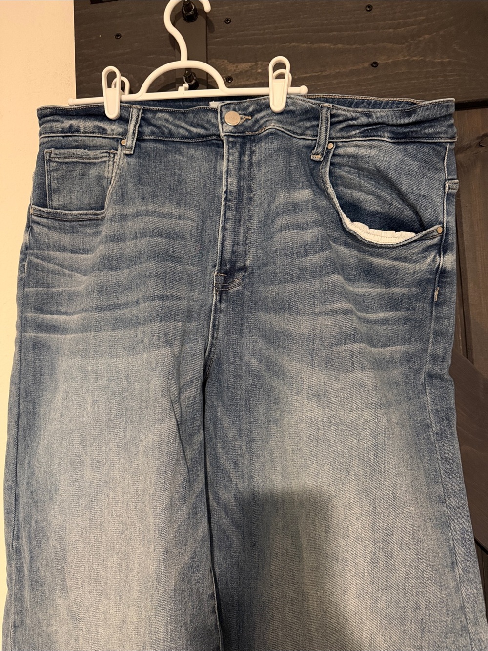 Wide-Leg Women's Jeans in Light Blue - Classic Flare Style